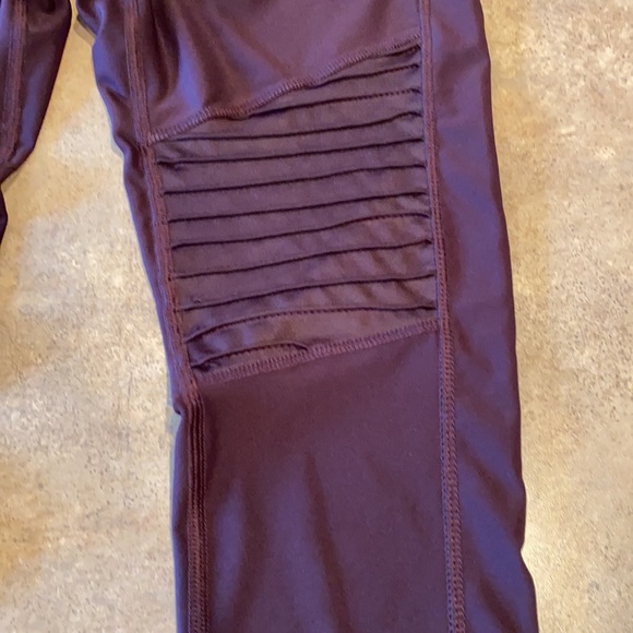 Women’s Layer 8 leggings size large - Picture 2 of 6